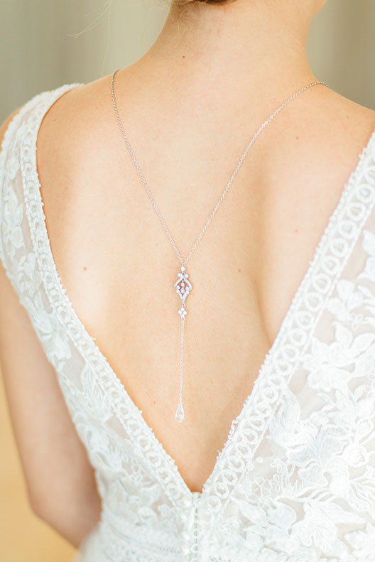 Bijou de dos mariage avec collier en cristal Swarovski « Clara » – Image 3