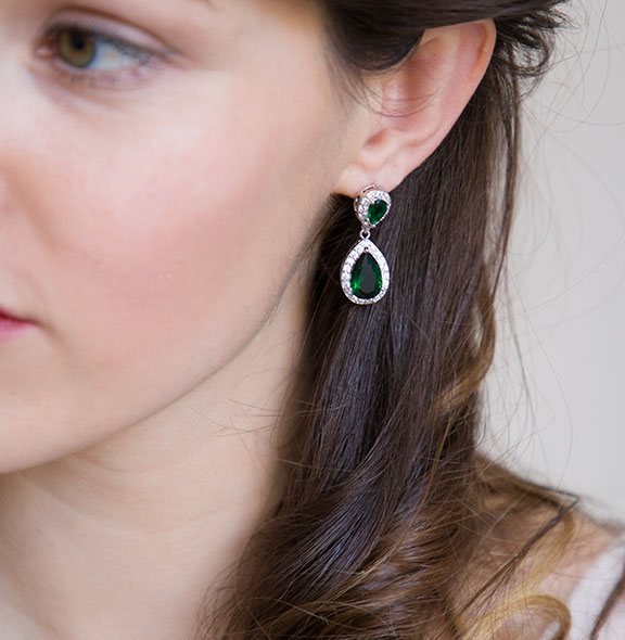 Boucles d’oreilles mariage vert émeraude en forme de goutte d’eau « Jana » – Image 2